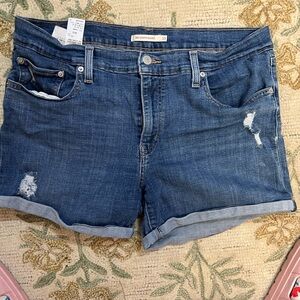 Levi’s mid-length short size 33